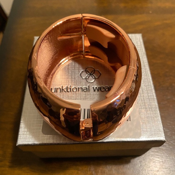 Fitbit Fitness Tracker Bracelet! 🏃♀️ Brand New (Rose Gold) - Picture 3 of 13